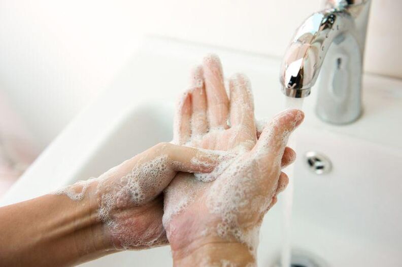 Per prevenire l'infezione da parassiti, è necessario lavarsi le mani.